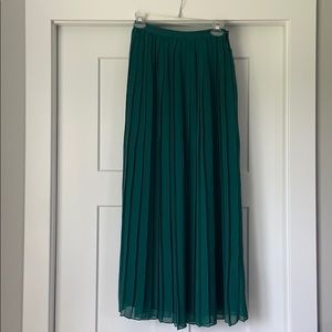 SPARKLE AND FADE H&M pleated skirt, size 0